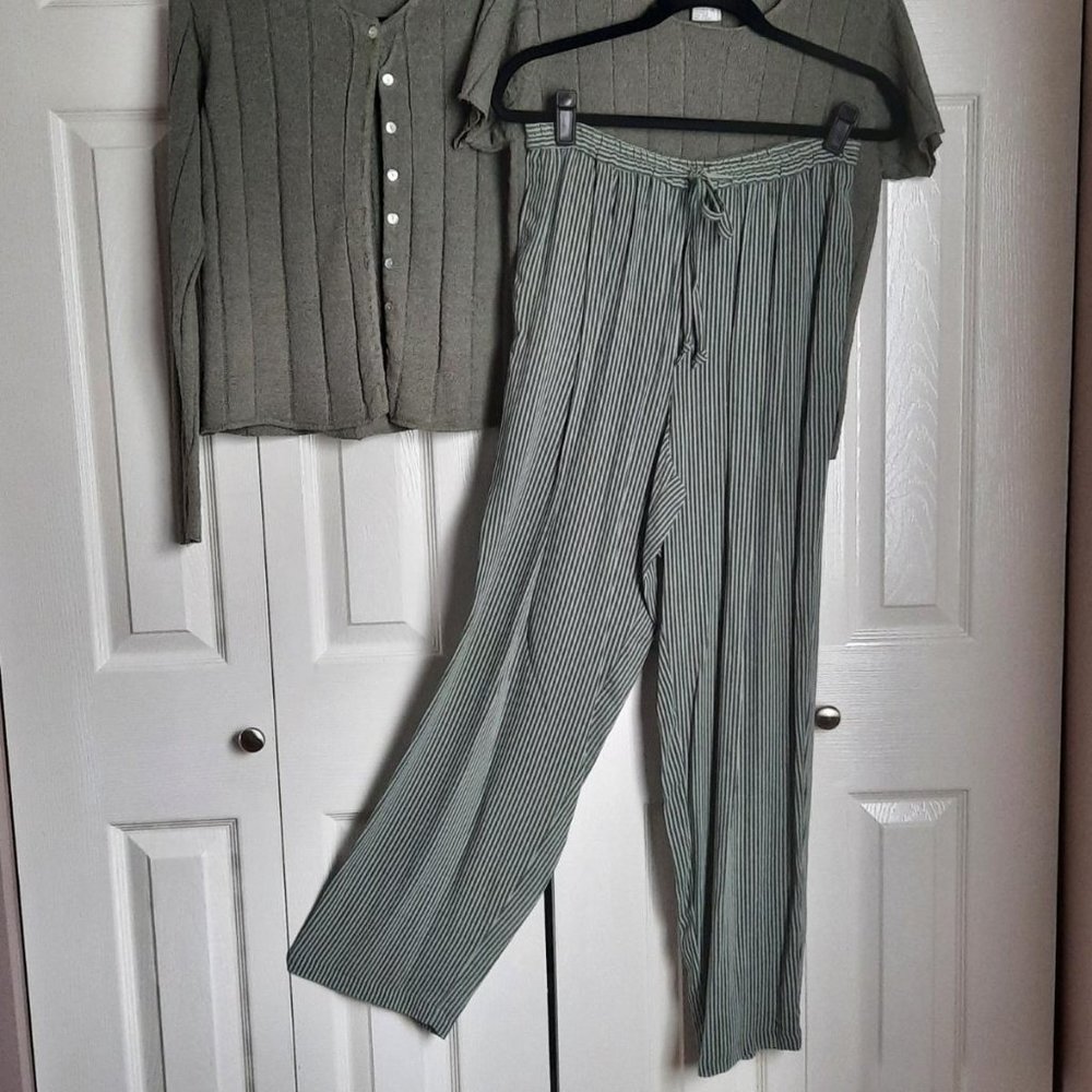 Jones New York Sport Petite Striped Moss / Olive & White Pants Size Small P